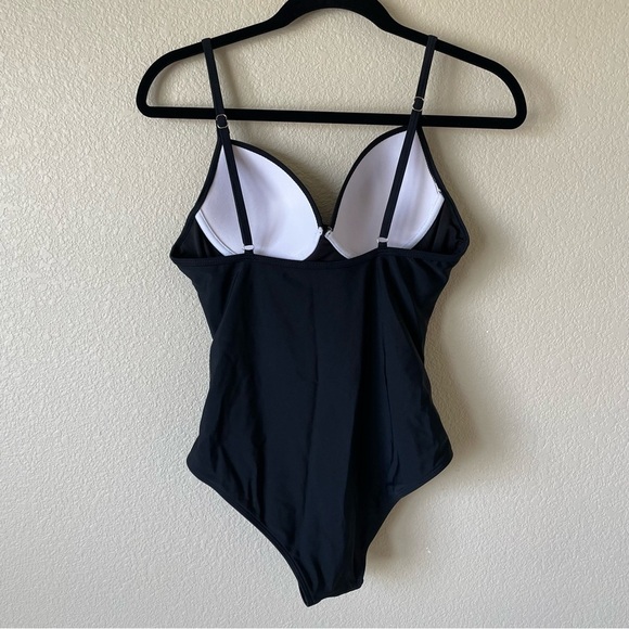 Beachsissi Swimsuit One Piece Women’s M Black Classic Beach Pool Vacation Lake - Picture 5 of 10